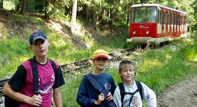 Polacy mogą Kolej Izerską oglądać na starych pocztówkach.