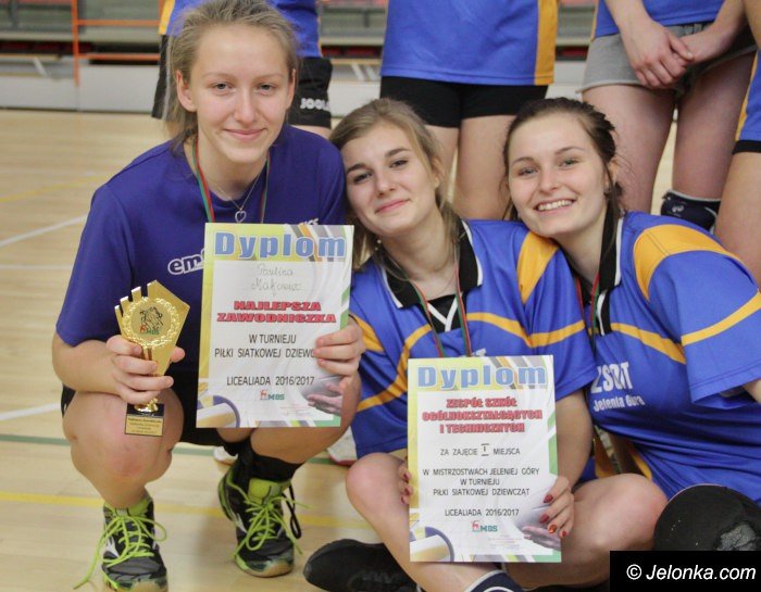 siatkarki-ze-sniadeckiego-wygray-turniej-foto-66031