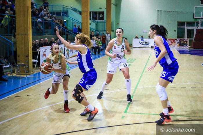 koszykarki-ponownie-pokazay-charakter-foto-66070