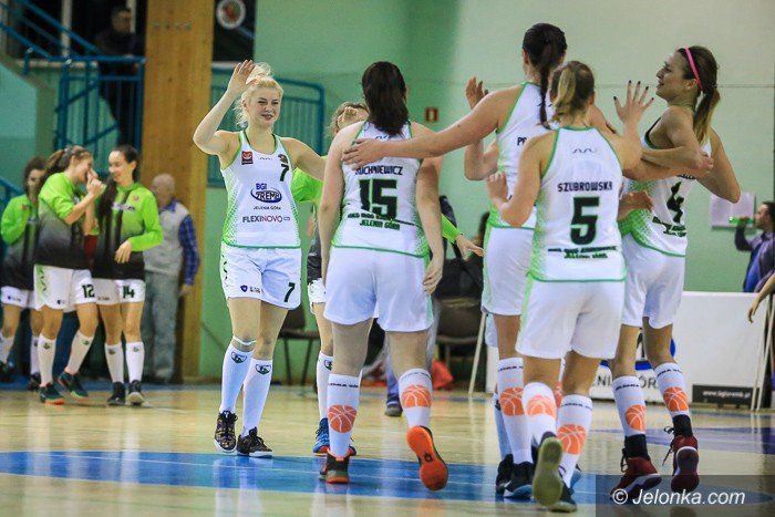 koszykarki-ponownie-pokazay-charakter-foto-66070