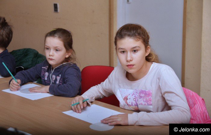 w-odk-dzieci-proboway-swoich-si-w-linorycie-foto-66203
