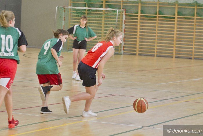 koszykowka-dziewczat-walczyy-szkoy-srednie-foto-66259