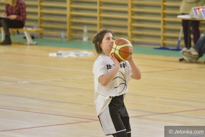 koszykowka-dziewczat-walczyy-szkoy-srednie-foto-66259