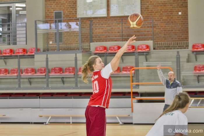 koszykowka-dziewczat-walczyy-szkoy-srednie-foto-66259