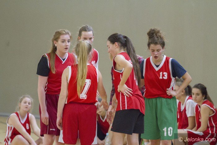 koszykowka-dziewczat-walczyy-szkoy-srednie-foto-66259