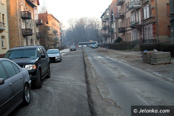 wyczokowskiego-z-wyrwa-w-nowym-asfalcie-foto-66325