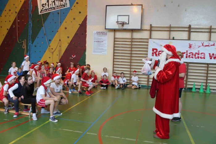 reniferiada-w-jeleniogorskiej-sp-2-foto-66345
