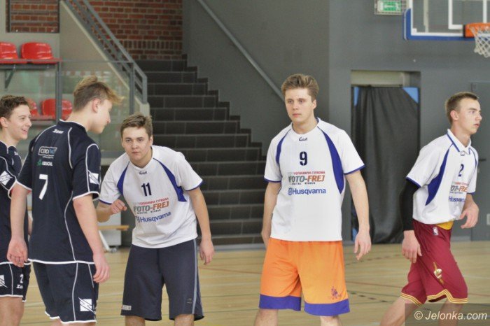 koszykowka-chopcow-gray-szkoy-srednie-foto-66366