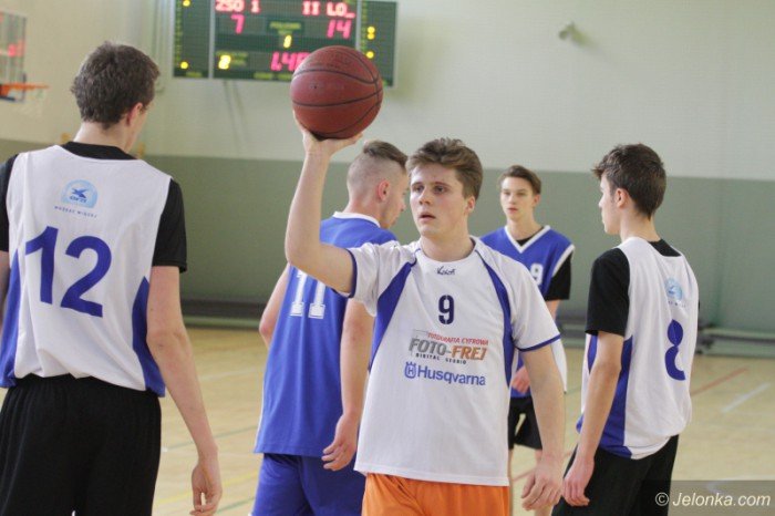 koszykowka-chopcow-gray-szkoy-srednie-foto-66366