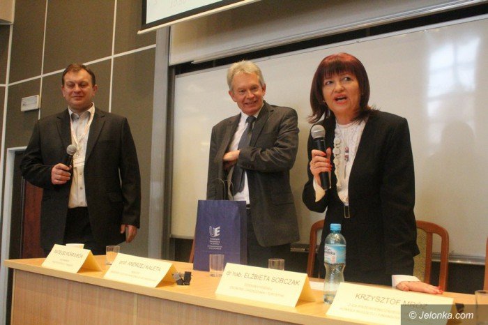 tumy-na-spotkaniu-z-wicepremierem-morawieckim-foto-66370