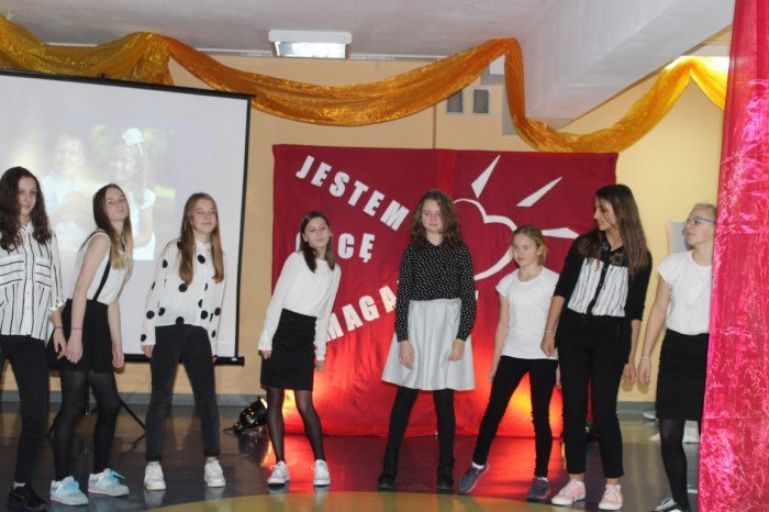 uczniowie-z-karpacza-uhonorowali-ryszarda-kieka-foto-66402