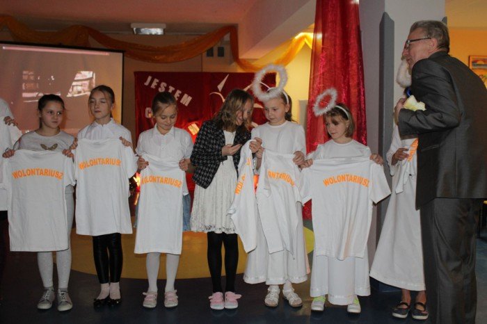 uczniowie-z-karpacza-uhonorowali-ryszarda-kieka-foto-66402