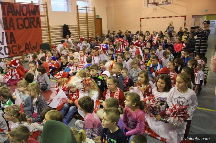 uczniow-trzynastki-aczy-pika-foto-66466