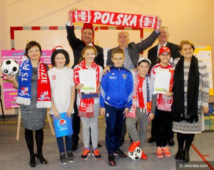 uczniow-trzynastki-aczy-pika-foto-66466