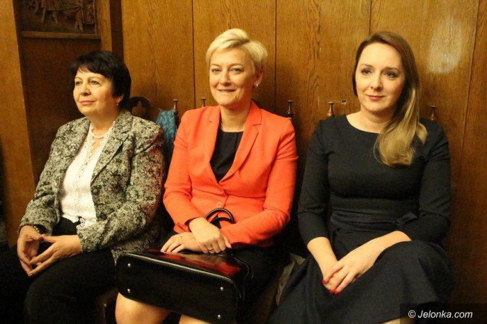 kobiety-opanoway-ratusz-byo-pieknie-foto-66471