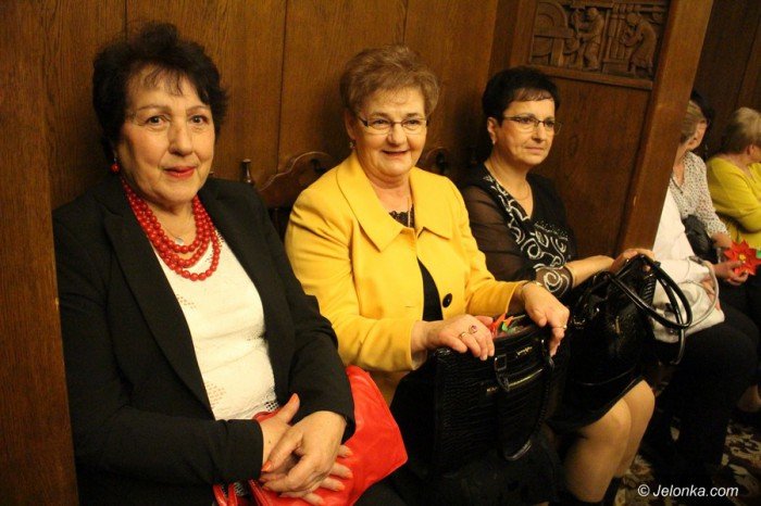 kobiety-opanoway-ratusz-byo-pieknie-foto-66471