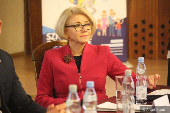 minister-zalewska-jelenia-gora-zyska-na-reformie-foto-66528