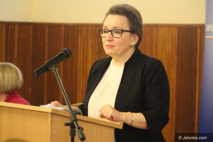 minister-zalewska-jelenia-gora-zyska-na-reformie-foto-66528