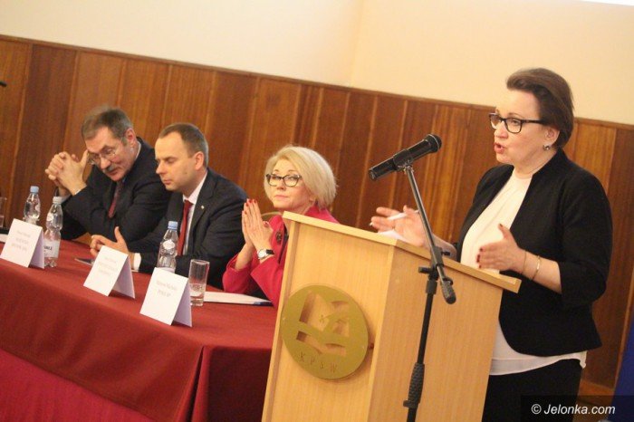 minister-zalewska-jelenia-gora-zyska-na-reformie-foto-66528