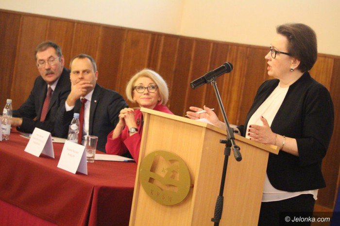 minister-zalewska-jelenia-gora-zyska-na-reformie-foto-66528