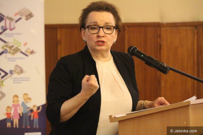 minister-zalewska-jelenia-gora-zyska-na-reformie-foto-66528