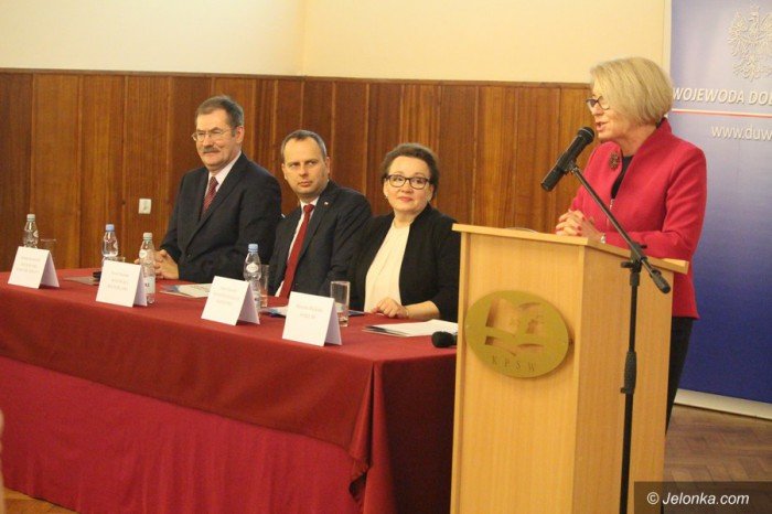 minister-zalewska-jelenia-gora-zyska-na-reformie-foto-66528