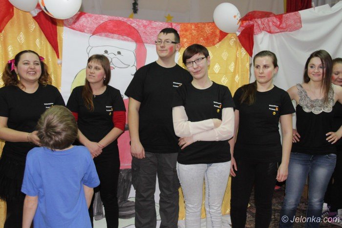 wolontariusze-fundacji-orange-z-usmiechem-dla-dzieci-foto-66538