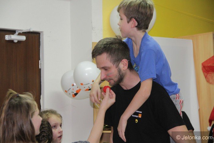 wolontariusze-fundacji-orange-z-usmiechem-dla-dzieci-foto-66538