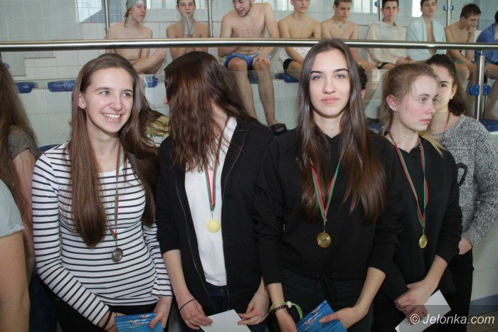scigali-sie-pywacy-ze-szko-srednich-i-gimnazjalnych-foto-66543