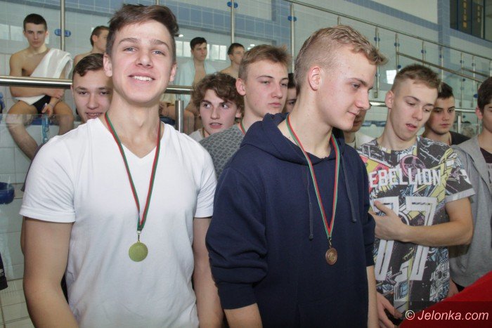 scigali-sie-pywacy-ze-szko-srednich-i-gimnazjalnych-foto-66543