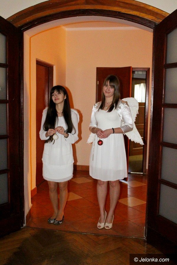 studenci-i-dzieci-wspolnie-spiewali-koledy-foto-66589