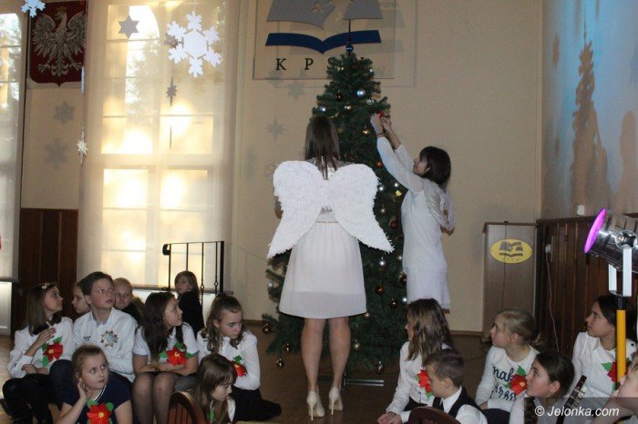 studenci-i-dzieci-wspolnie-spiewali-koledy-foto-66589