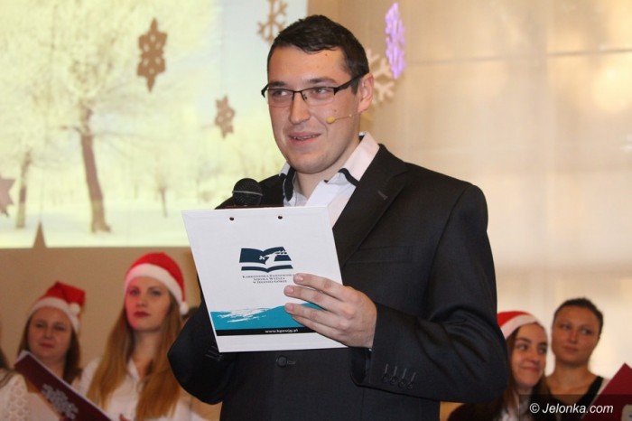 studenci-i-dzieci-wspolnie-spiewali-koledy-foto-66589
