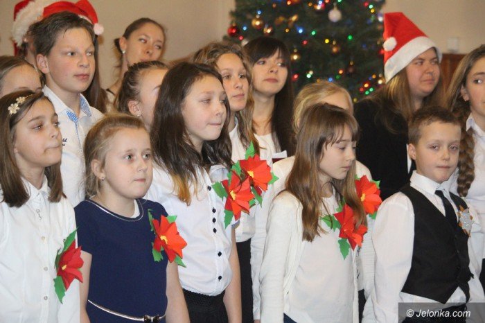 studenci-i-dzieci-wspolnie-spiewali-koledy-foto-66589