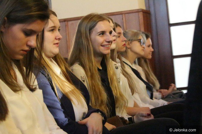 studenci-i-dzieci-wspolnie-spiewali-koledy-foto-66589