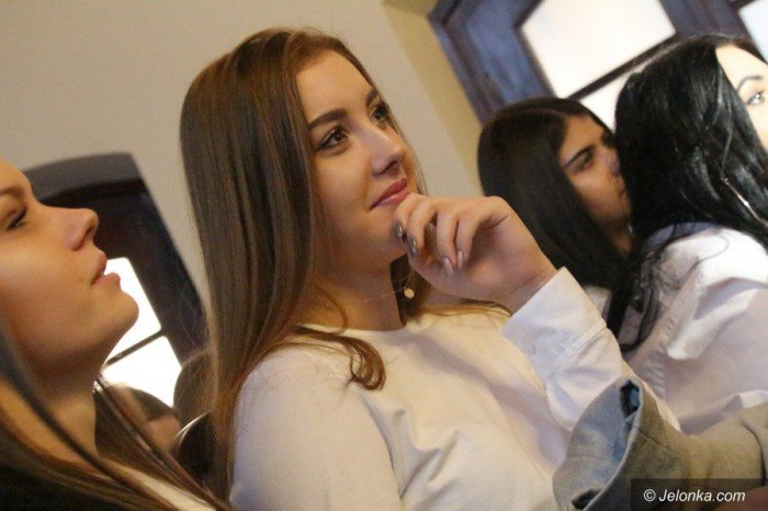 studenci-i-dzieci-wspolnie-spiewali-koledy-foto-66589