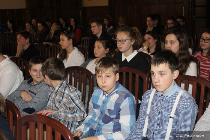 studenci-i-dzieci-wspolnie-spiewali-koledy-foto-66589