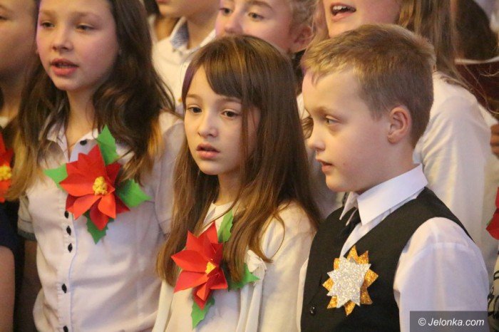 studenci-i-dzieci-wspolnie-spiewali-koledy-foto-66589