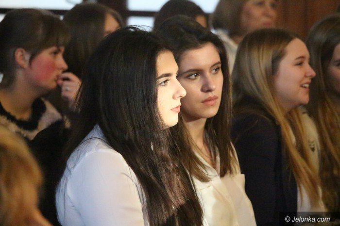 studenci-i-dzieci-wspolnie-spiewali-koledy-foto-66589