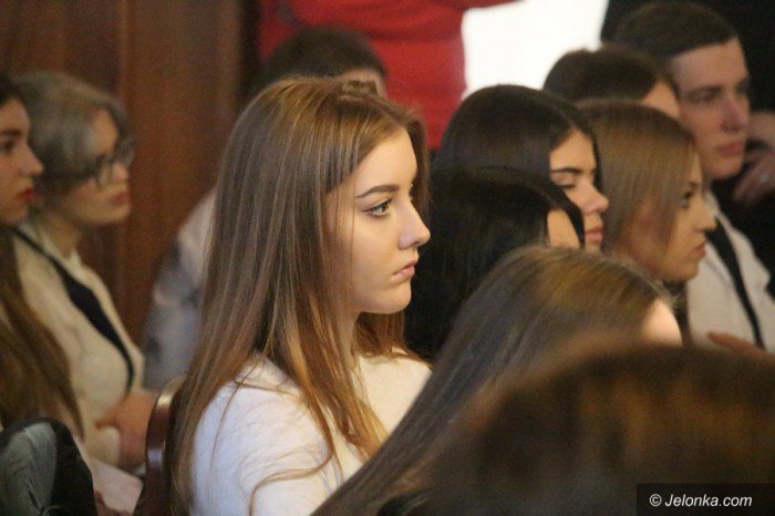 studenci-i-dzieci-wspolnie-spiewali-koledy-foto-66589