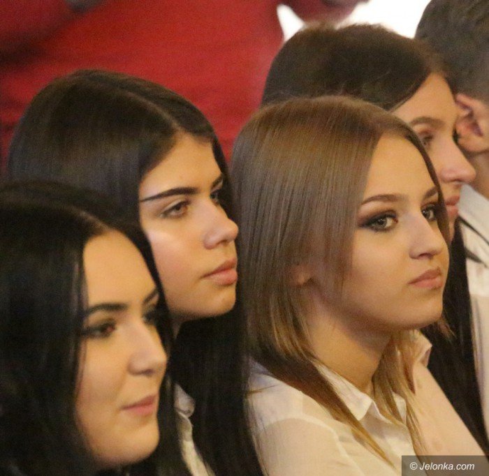 studenci-i-dzieci-wspolnie-spiewali-koledy-foto-66589