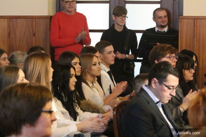 studenci-i-dzieci-wspolnie-spiewali-koledy-foto-66589