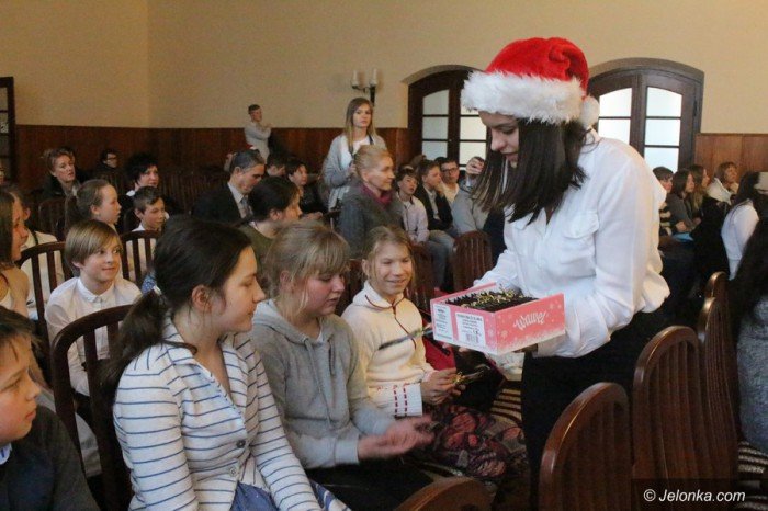 studenci-i-dzieci-wspolnie-spiewali-koledy-foto-66589