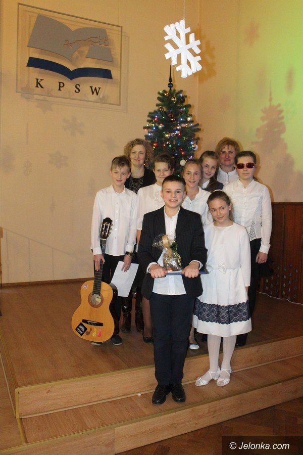 studenci-i-dzieci-wspolnie-spiewali-koledy-foto-66589