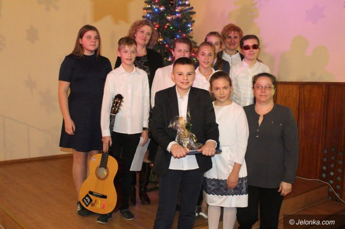 studenci-i-dzieci-wspolnie-spiewali-koledy-foto-66589