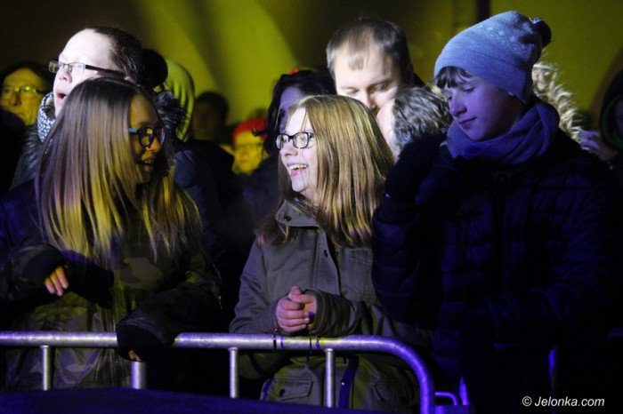 tak-jeleniogorzanie-witali-nowy-rok-pod-ratuszem-foto-66668