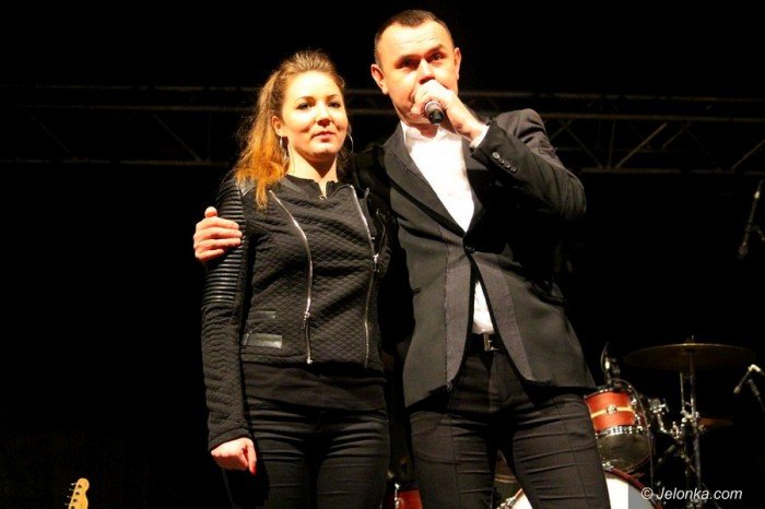 tak-jeleniogorzanie-witali-nowy-rok-pod-ratuszem-foto-66668