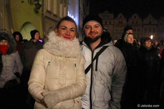 tak-jeleniogorzanie-witali-nowy-rok-pod-ratuszem-foto-66668