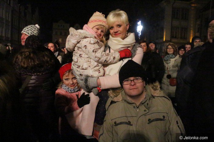 tak-jeleniogorzanie-witali-nowy-rok-pod-ratuszem-foto-66668