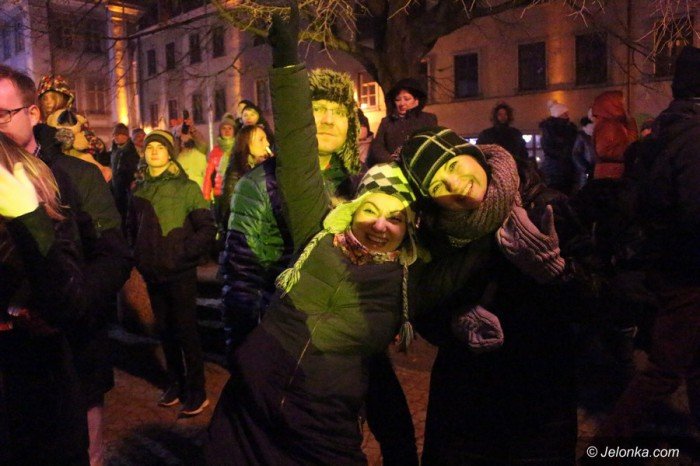 tak-jeleniogorzanie-witali-nowy-rok-pod-ratuszem-foto-66668